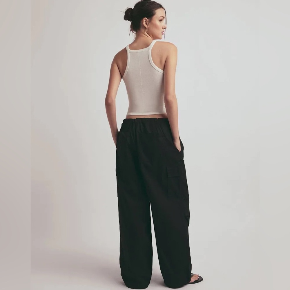 Nwt FAVORITE DAUGHTER The Low Cargo in Black size Small